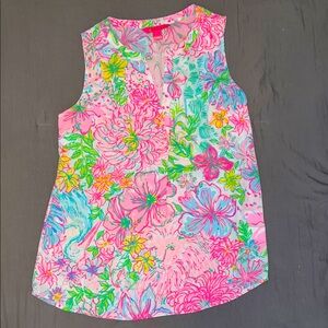 Brand new Lilly Pulitzer blouse. Never worn. Size XS
Perfect condition.